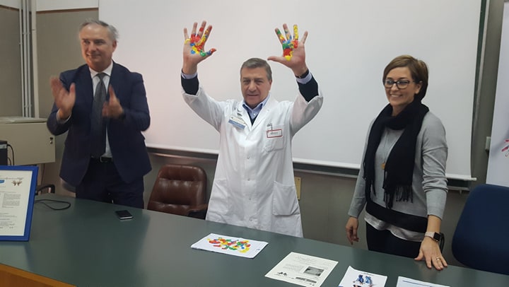 Il Prof. Angelo Vacca si “sporca le mani”