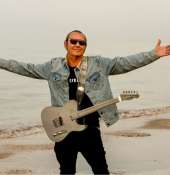 Luca Carboni in concerto al Puglia Outlet Village di Molfetta