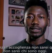 Accoglienza in famiglia: la storia di Alhassane Hamidou Abdoulaye in un video realizzato dall’assessorato comunale al Welfare e Refugees Welcome Italia