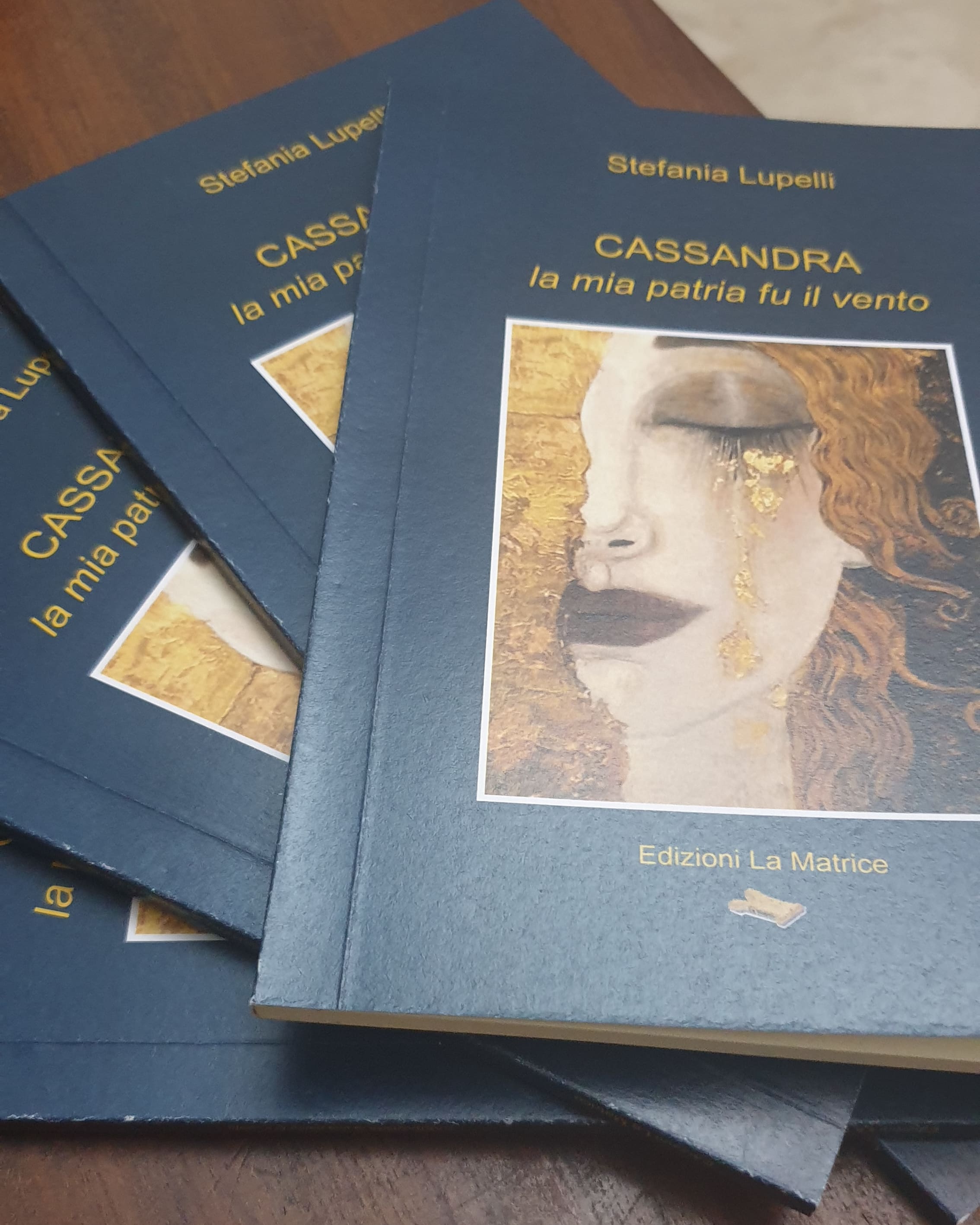 “Cassandra. La mia patria fu il vento”: Un viaggio nella complessa dimensione della parola