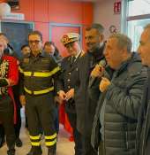 La Befana fa il suo trionfale ingresso all’ospedale pediatrico Giovanni XXII e nel tendone del circo