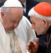 Papa Francesco rende omaggio al card. Ernest Simoni "martire vivente" dell'Albania