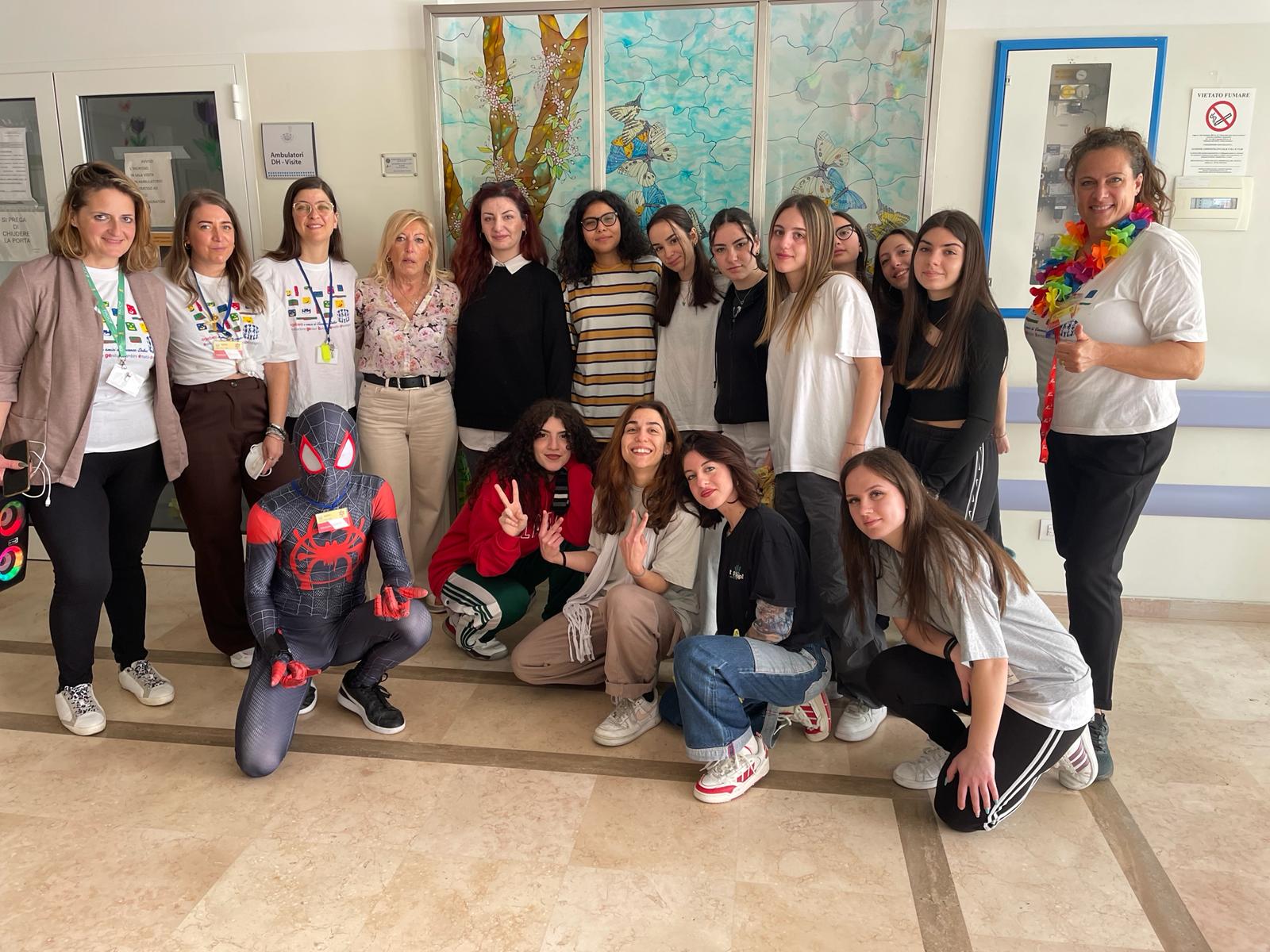 "Un Flash Mob di Solidarietà e Speranza nel Reparto di Oncoematologia Pediatrica del Policlinico di Bari"