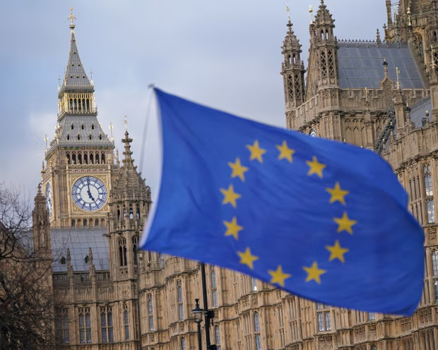 '' Secondo un sondaggio, la maggior parte delle persone in Francia, Germania, Italia e Spagna sosterrebbe il rientro del Regno Unito nell'UE.''