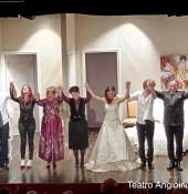 Al Teatro Angioino l’elogio del caos: quando il ''Matrimonio Perfetto’' è un trionfo di equivoci