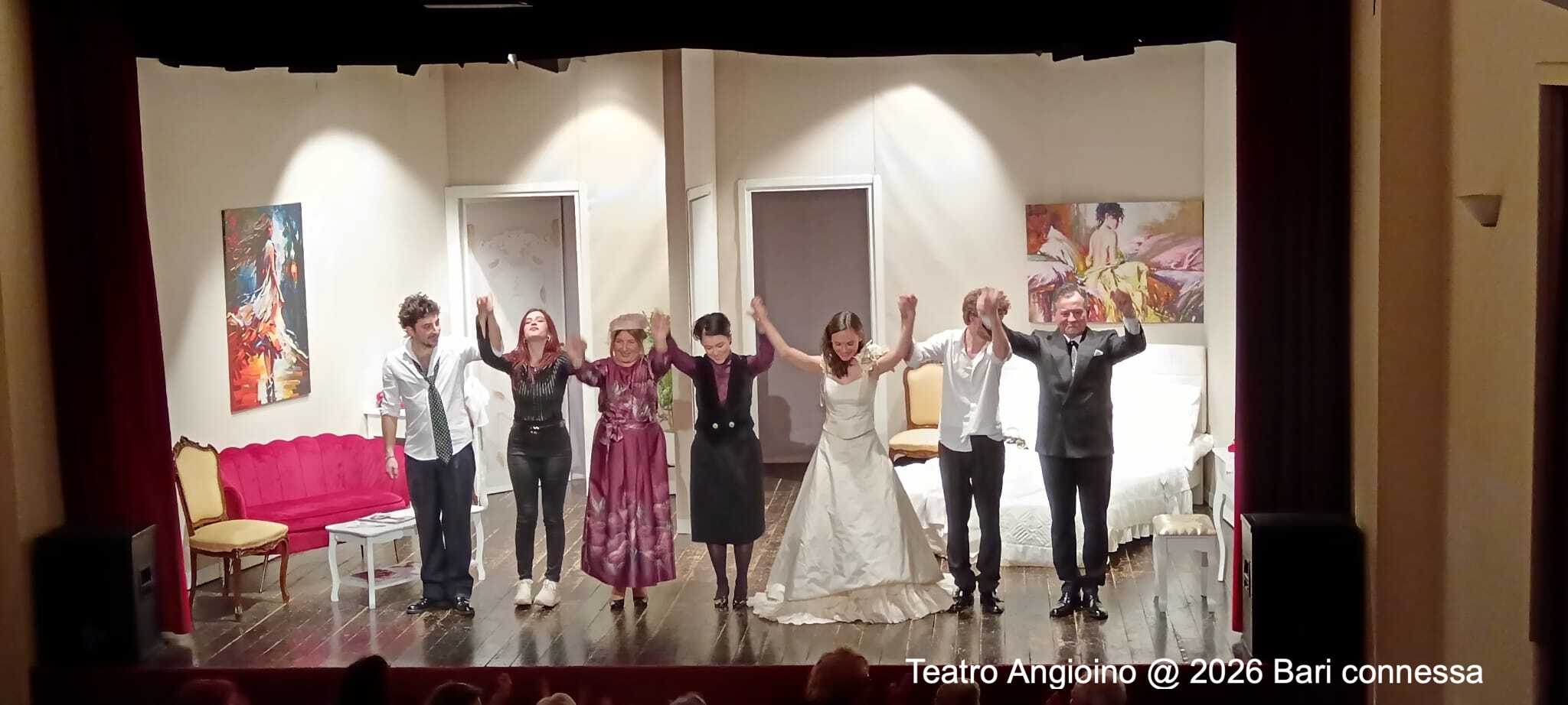Al Teatro Angioino l’elogio del caos: quando il ''Matrimonio Perfetto’' è un trionfo di equivoci