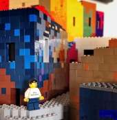 Quando l'Arte incontra il Pop: "Architettura della mente" porta a Bari le tele metafisiche di Volpicella e le sculture LEGO® di Denoyelle