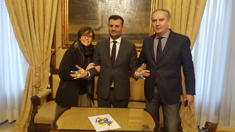 SPORCHIAMOCI LE MANI